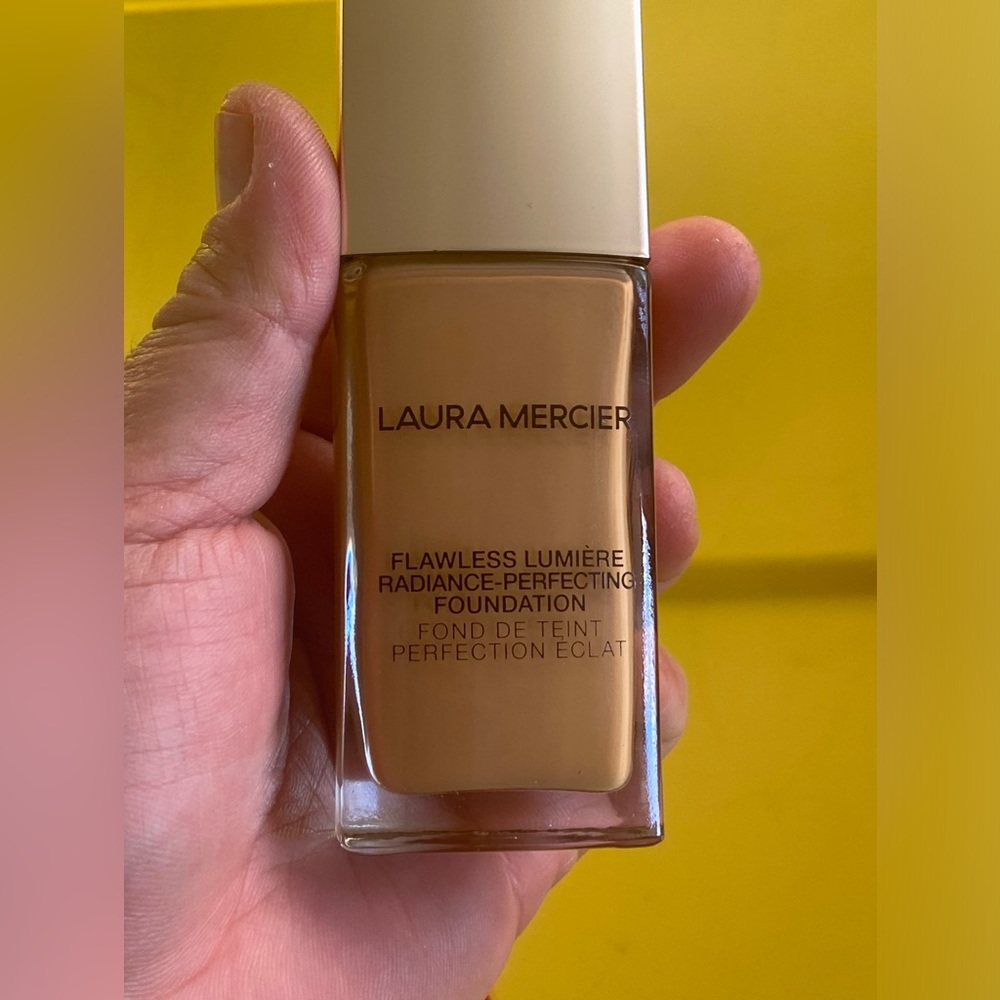 LAURA MERCIER Flawless Lumiere Foundation - Chai 4W2